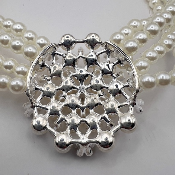 Faux Pearl and Rhinestone Pendant Necklace and matching pierced Earrings - Picture 7 of 13